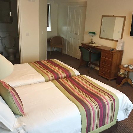 بيسيستر The Tally Ho Hotel - B&B المظهر الخارجي الصورة